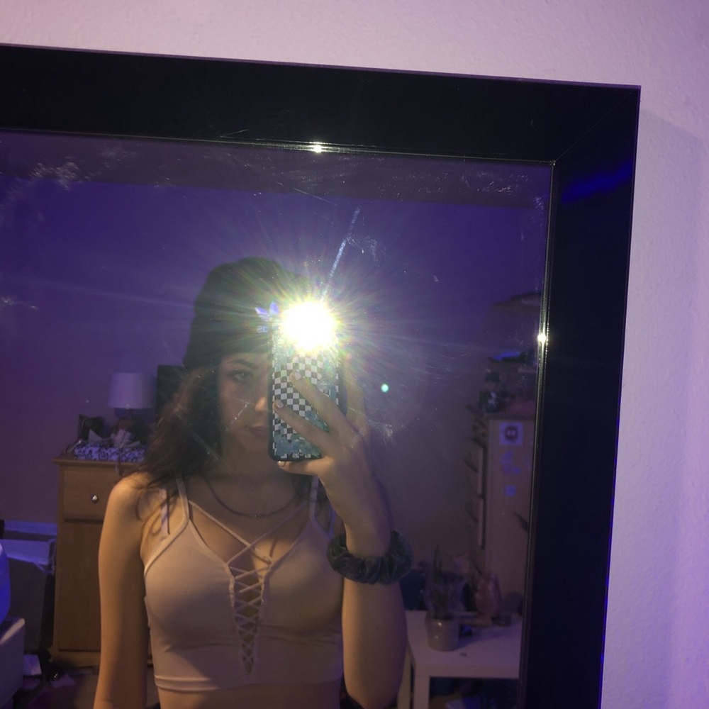 Nude cropped lacy shirt